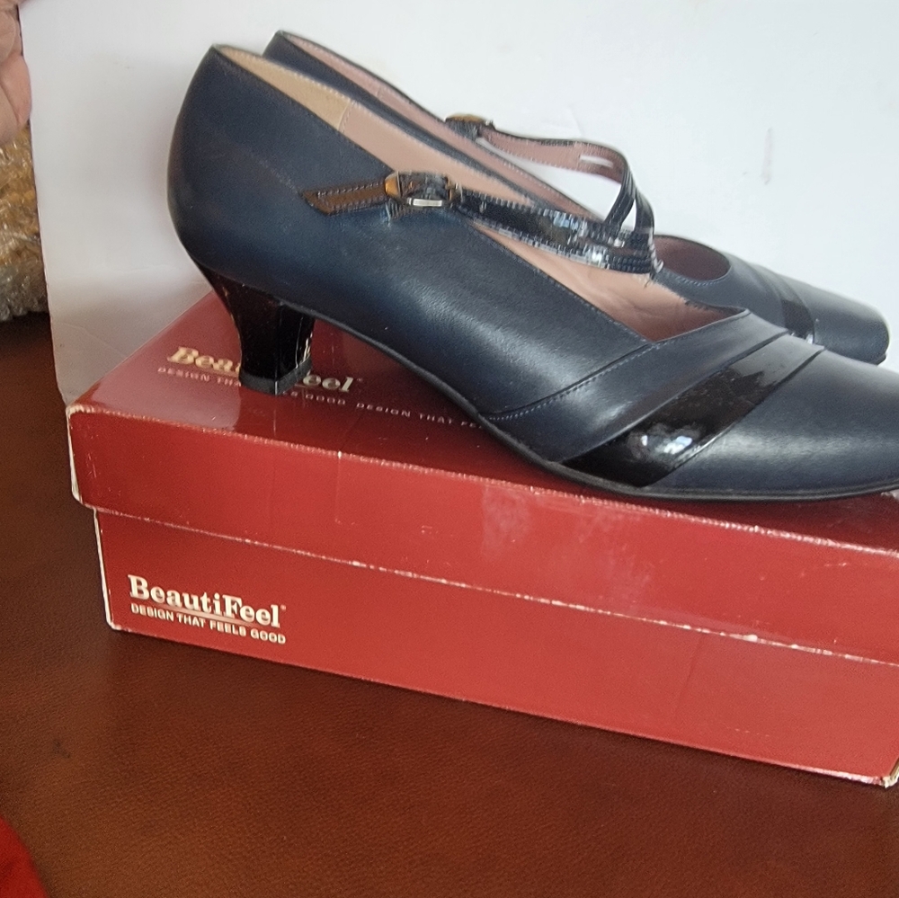 BeautiFeel Navy and Black Heels - Picture 12 of 13